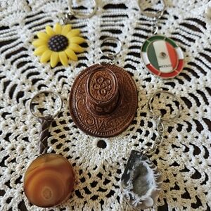 Vgt Lot Of 5 Key Rings Leather Hat, Mexico, Sunflower & 2 Stones
